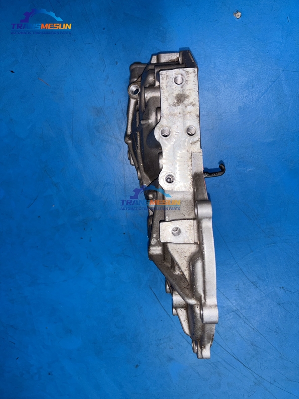 The rear cover of the K114 CVT transmission housing has five fixing holes, which are suitable for the 2019 model of Toyota C-HR